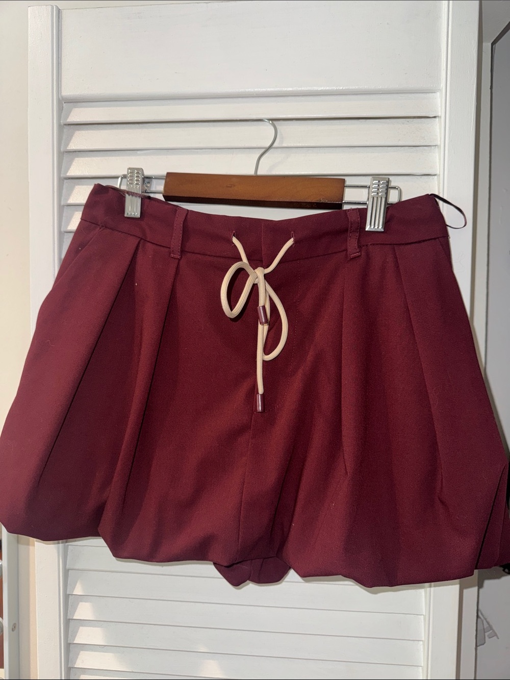 Zara Wine-Red High-Waist Pleated Skort with Drawstring